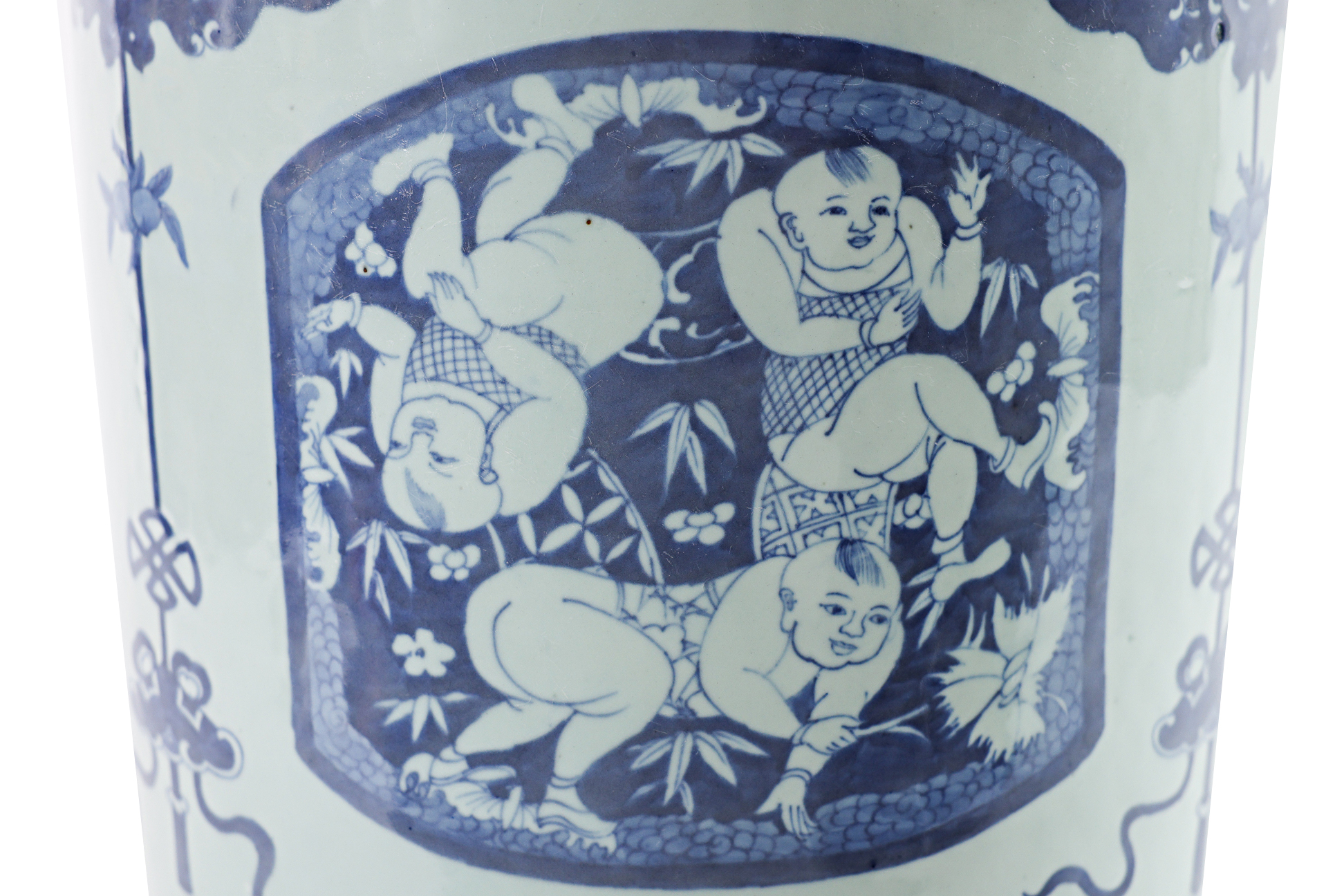 A LARGE BLUE AND WHITE PORCELAIN ROULEAU VASE - Image 3 of 4