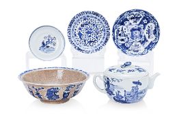 A GROUP OF BLUE AND WHITE CERAMICS