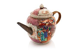 A CHINESE EXPORT 'MANDARIN' PALETTE TEAPOT