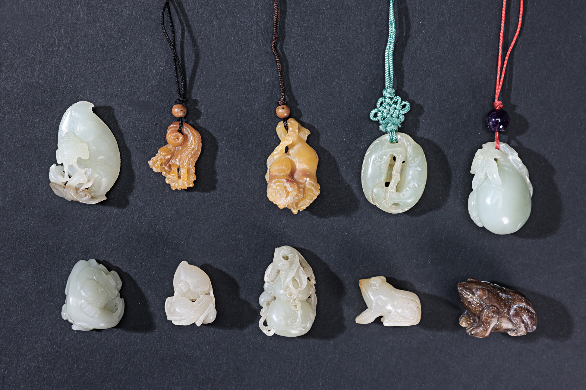 A GROUP OF TEN SMALL JADE CARVINGS AND TOGGLES