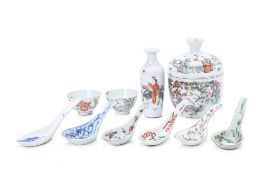 A GROUP OF FAMILLE ROSE AND OTHER ORIENTAL PORCELAIN