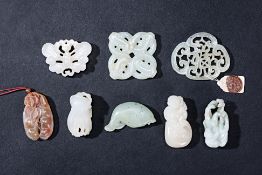 EIGHT ASSORTED JADE CARVINGS AND PENDANTS