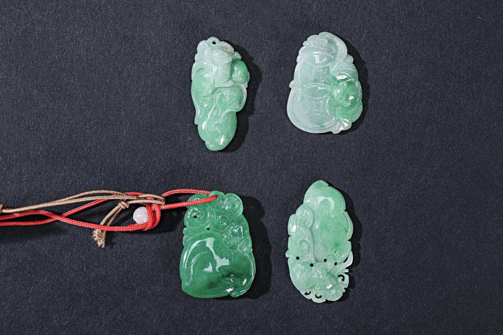 A GROUP OF EIGHT CARVED JADE PENDANTS - Image 2 of 3