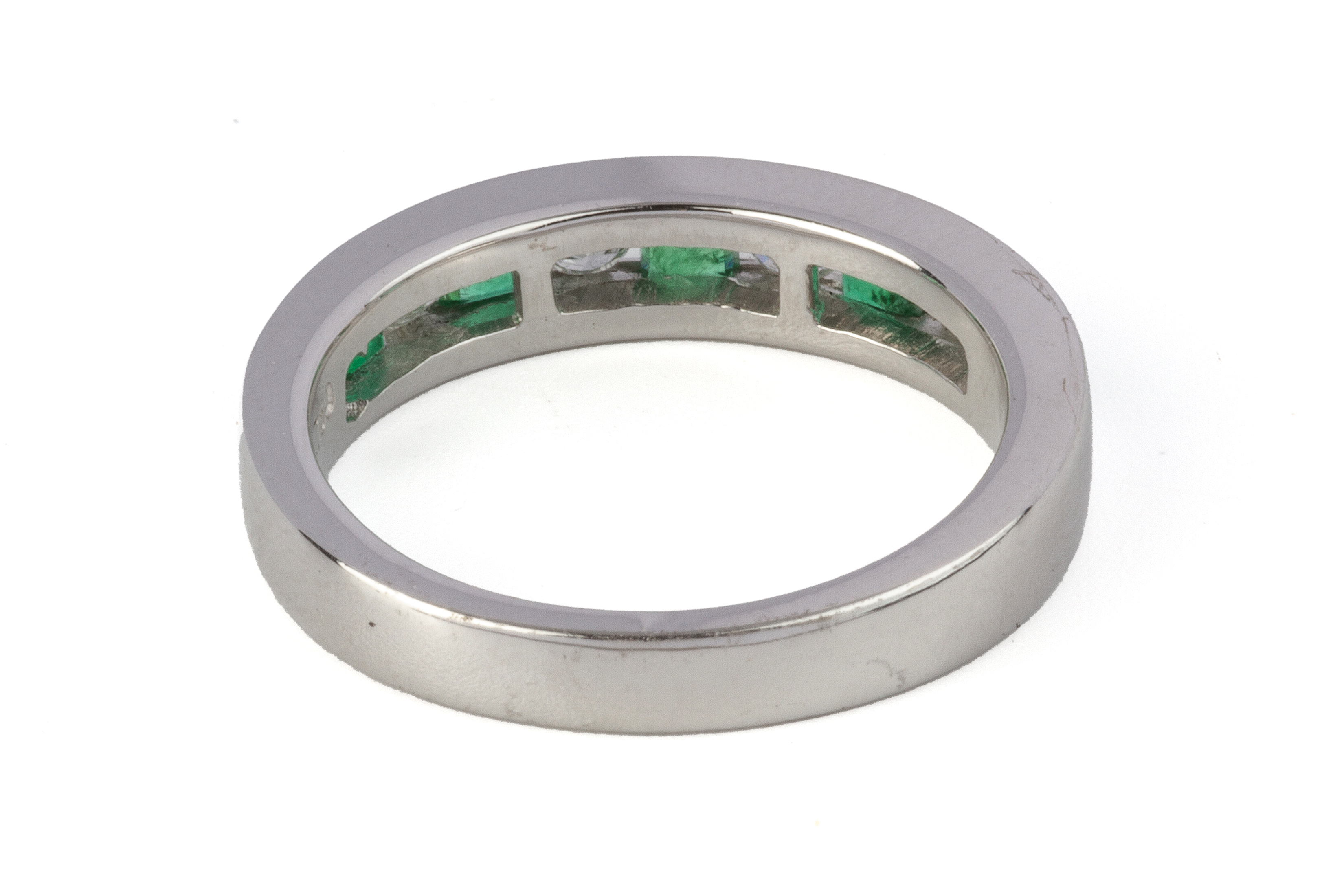 AN EMERALD AND DIAMOND HALF ETERNITY RING - Image 3 of 3