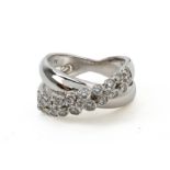 A WHITE GOLD AND DIAMOND CROSSOVER RING