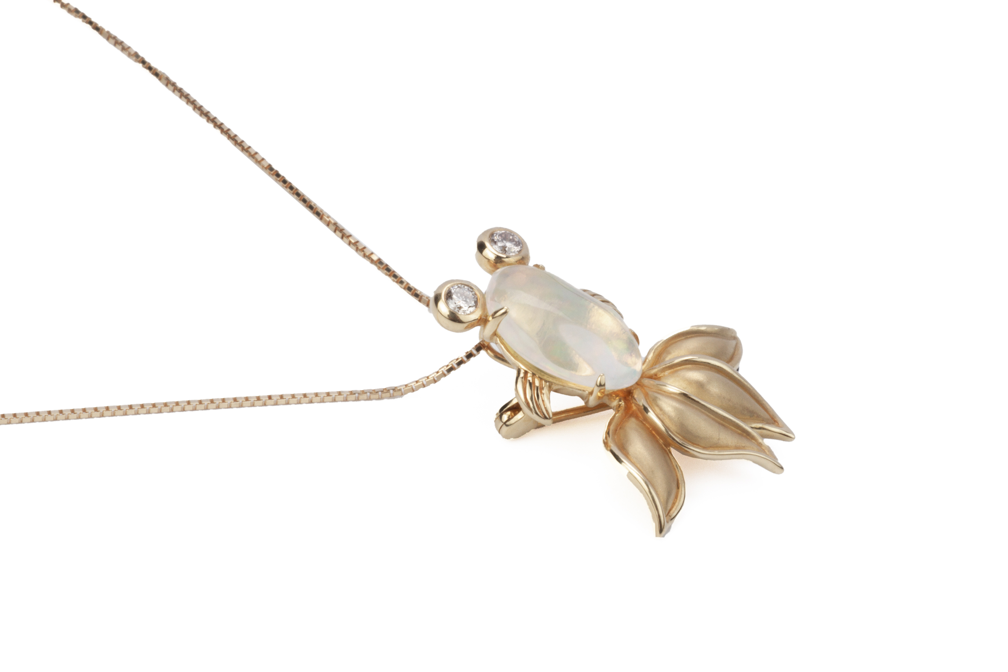 AN OPAL AND DIAMOND 'GOLDFISH' PENDANT BROOCH ON CHAIN - Image 2 of 4