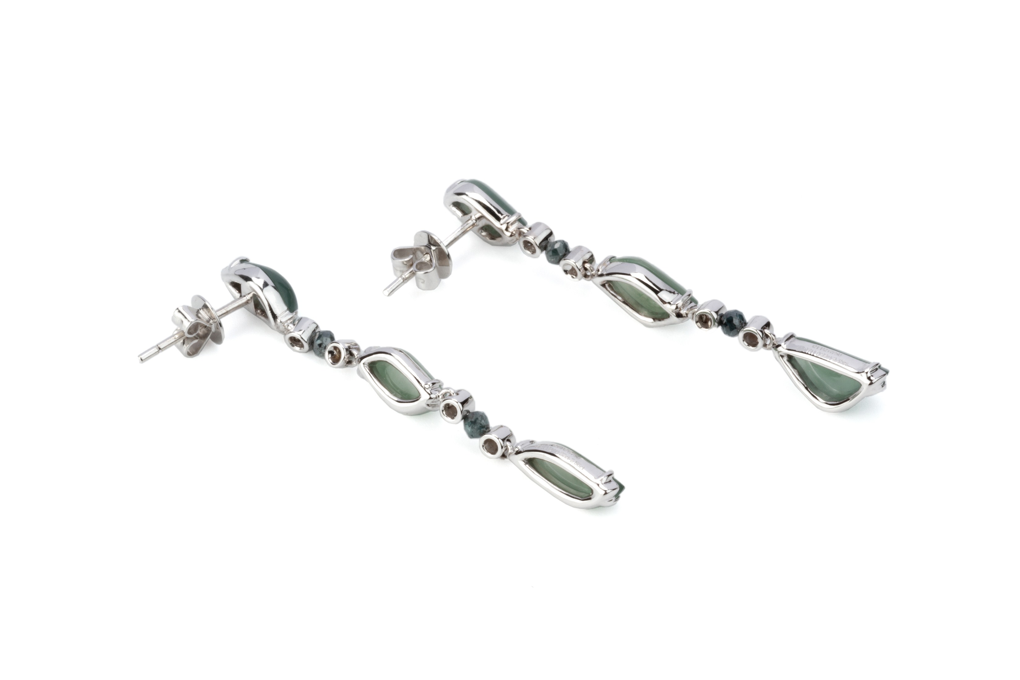 A PAIR OF JADE AND DIAMOND EARRINGS - Image 2 of 3