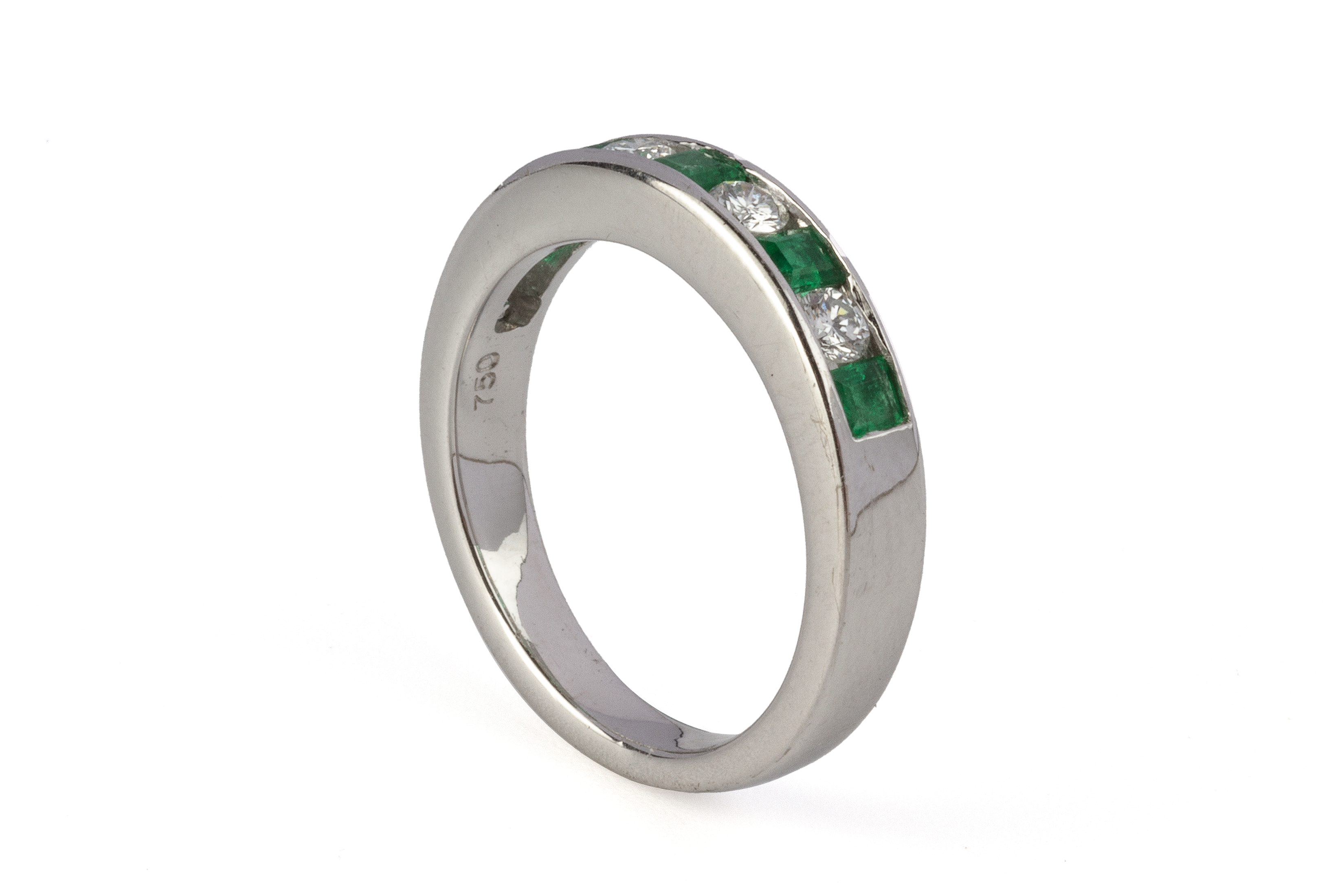 AN EMERALD AND DIAMOND HALF ETERNITY RING - Image 2 of 3