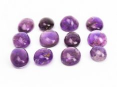 A GROUP OF LOOSE AMETHYST PEBBLES