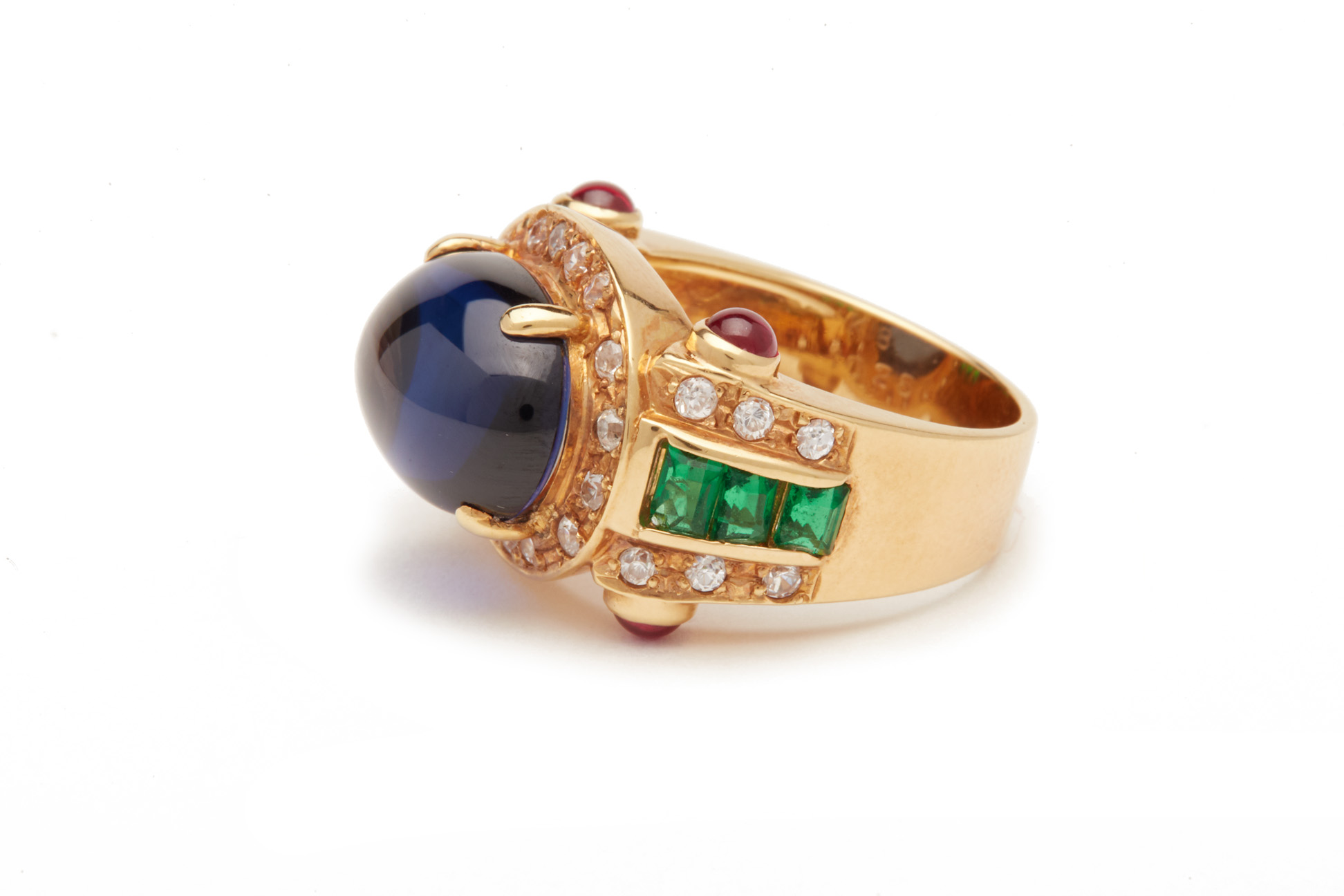A SYNTHETIC STAR SAPPHIRE, DIAMOND AND EMERALD RING - Image 3 of 3