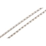 A CLAW PATTERNED PLATINUM NECKLACE