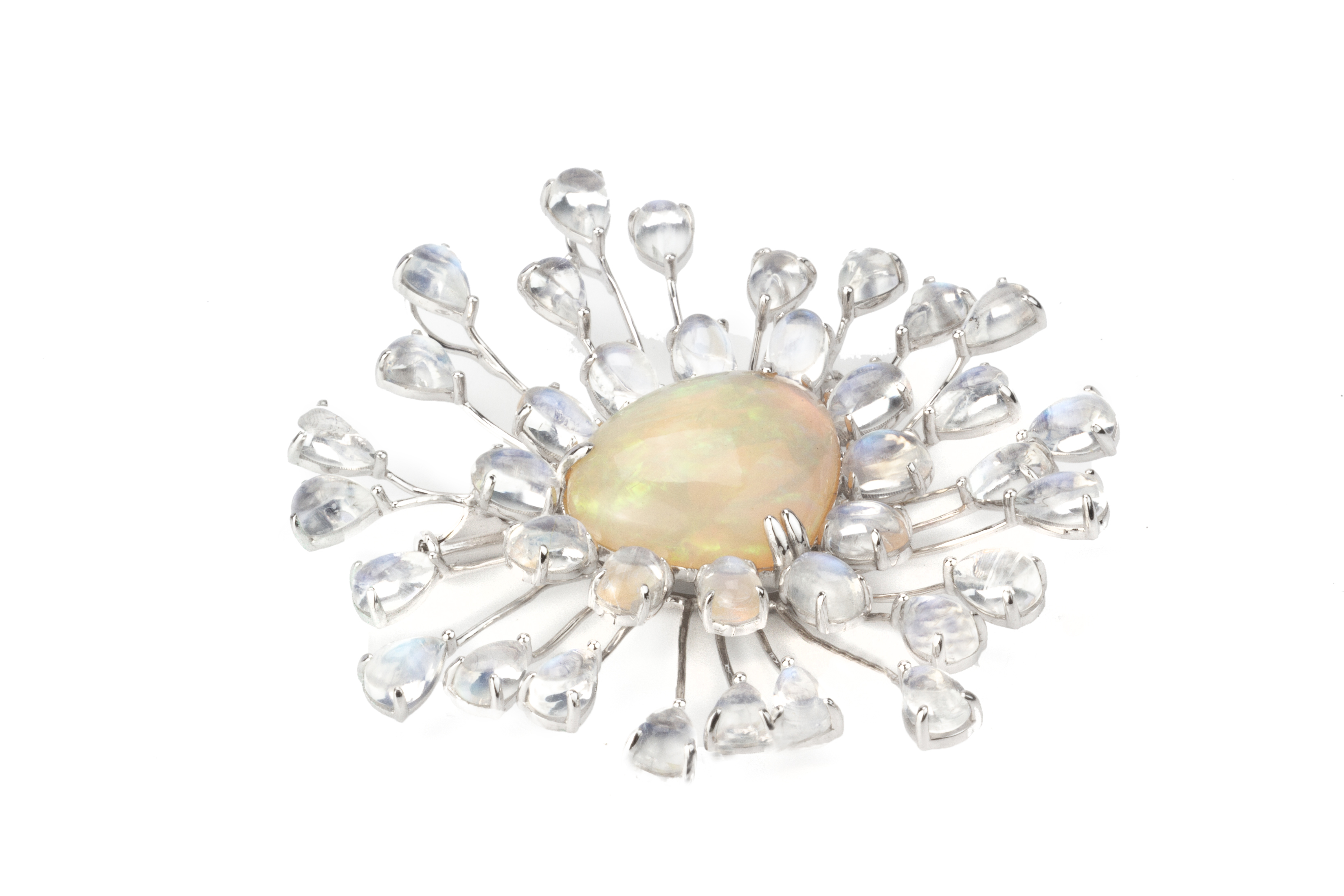 AN OPAL AND MOONSTONE BROOCH - Image 3 of 3