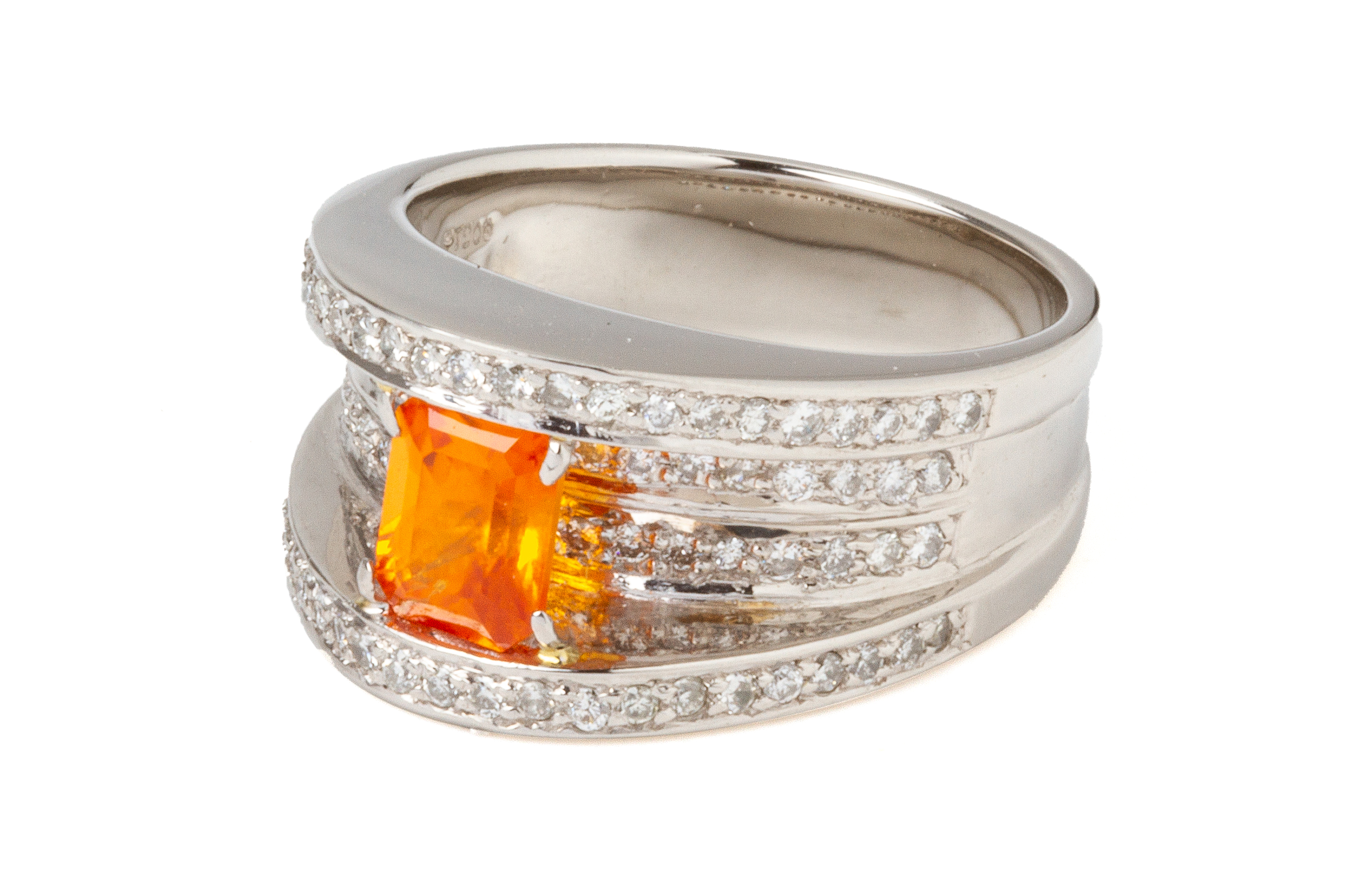 A SPESSARTITE GARNET AND DIAMOND RING - Image 2 of 4