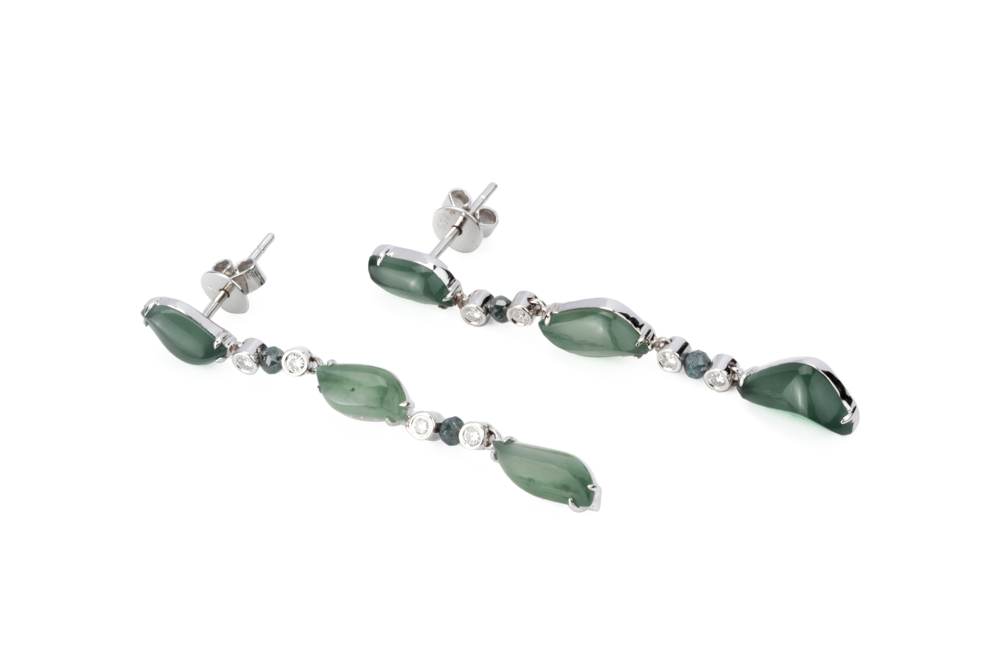 A PAIR OF JADE AND DIAMOND EARRINGS - Image 3 of 3