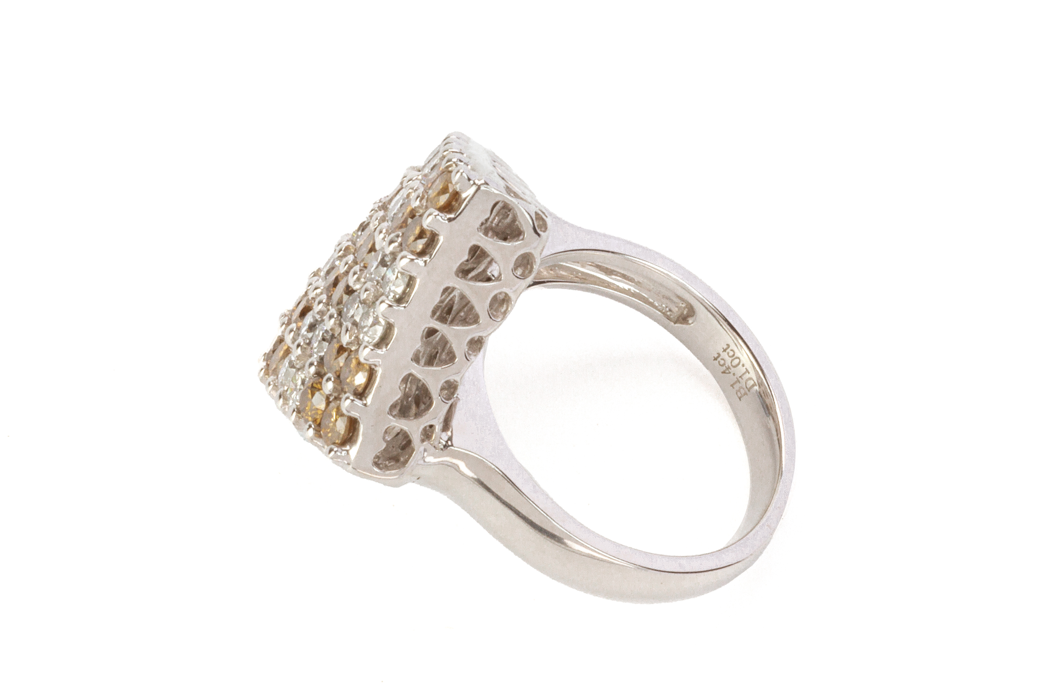 A TWO COLOUR DIAMOND PANEL RING - Image 2 of 3