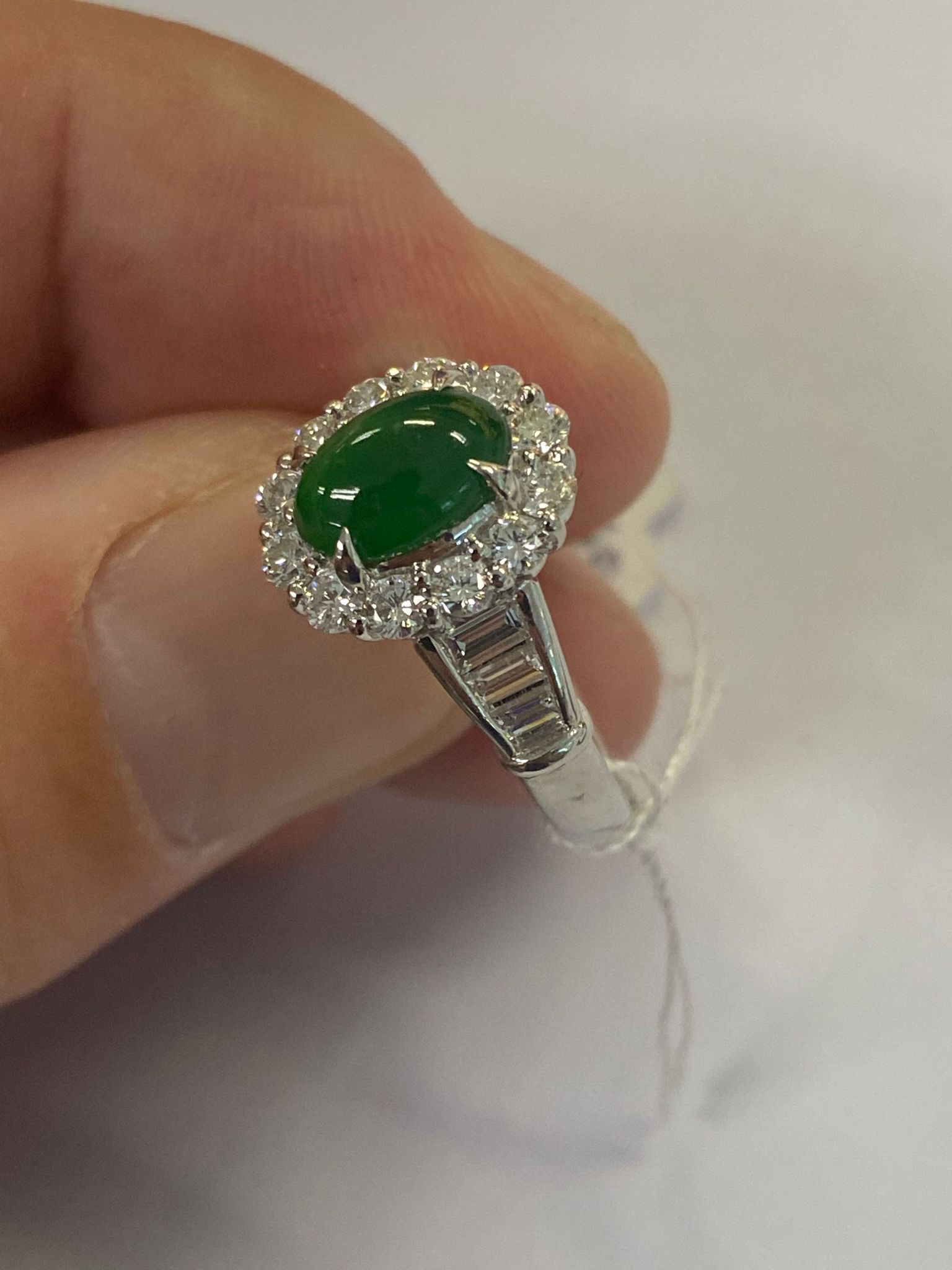 A JADEITE AND DIAMOND CLUSTER RING - Image 5 of 11