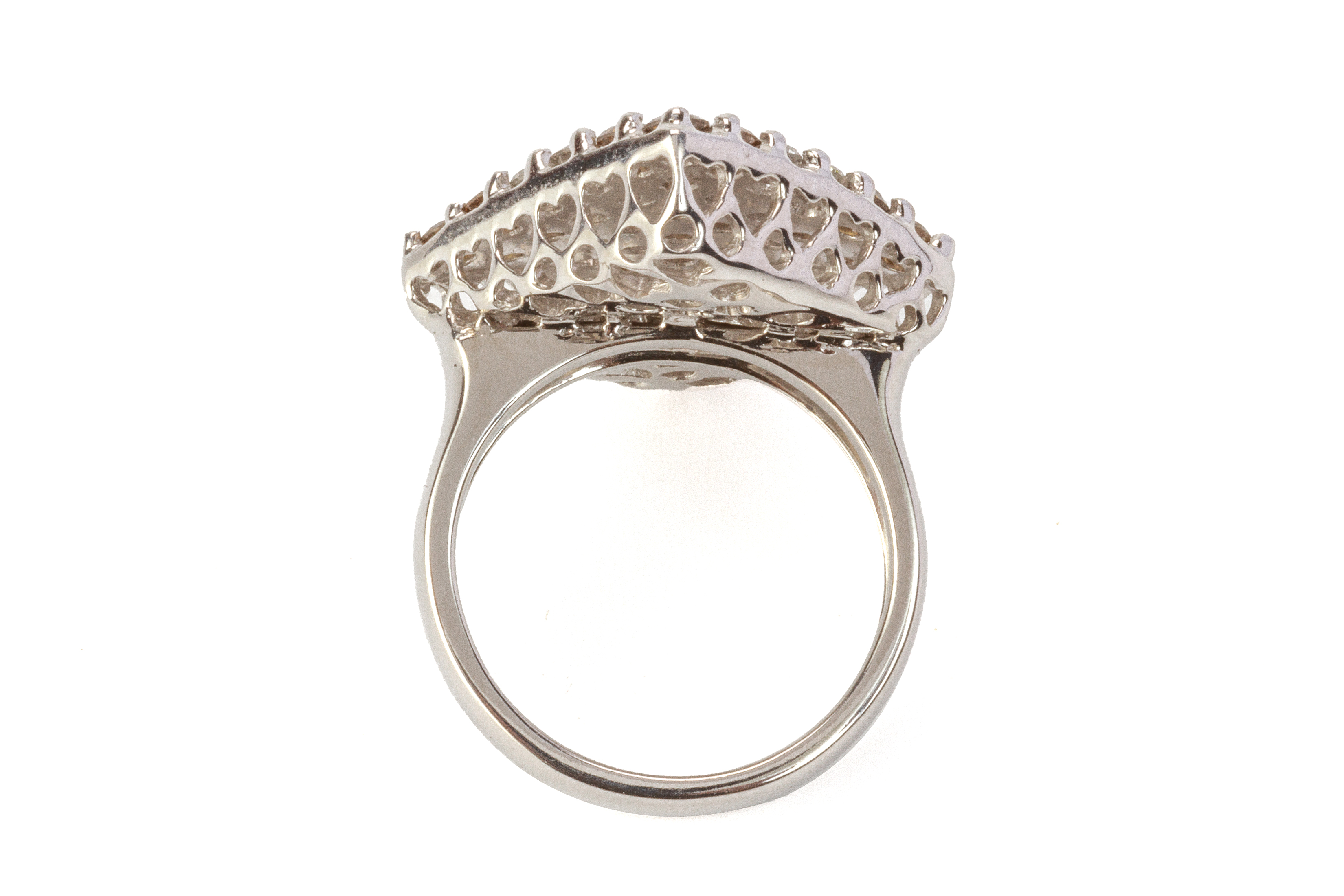 A TWO COLOUR DIAMOND PANEL RING - Image 3 of 3