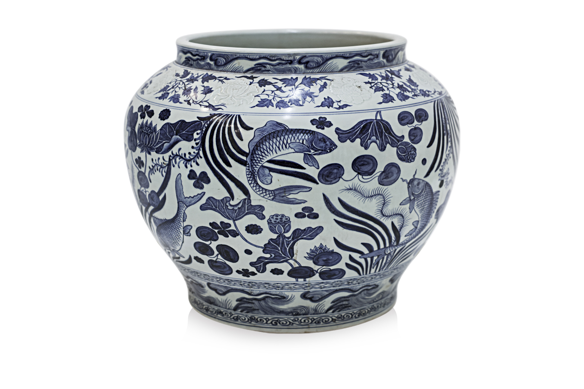 A VERY LARGE BLUE AND WHITE PORCELAIN FISH JAR