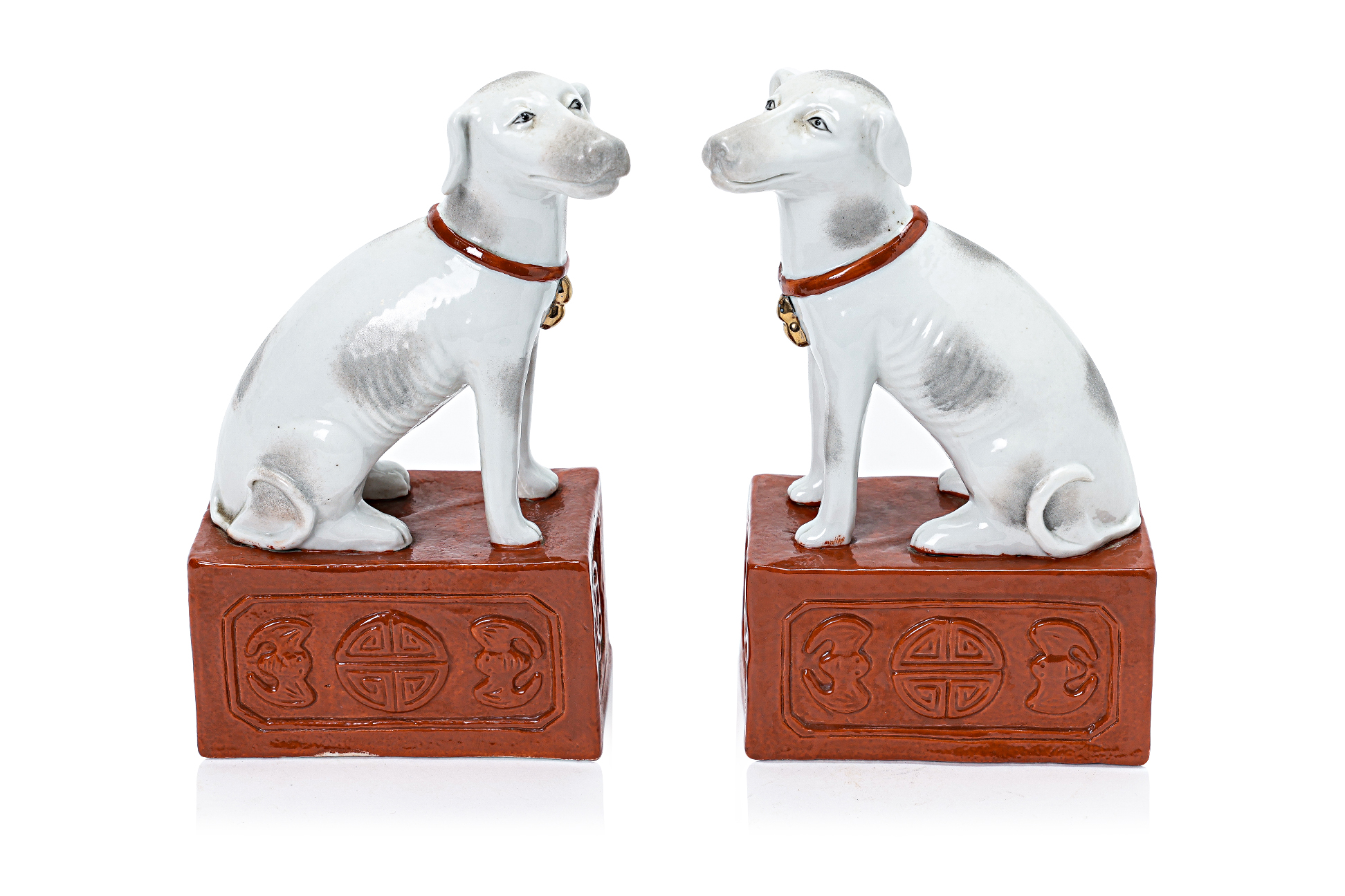 A PAIR OF CHINESE PORCELAIN MODELS OF DOGS