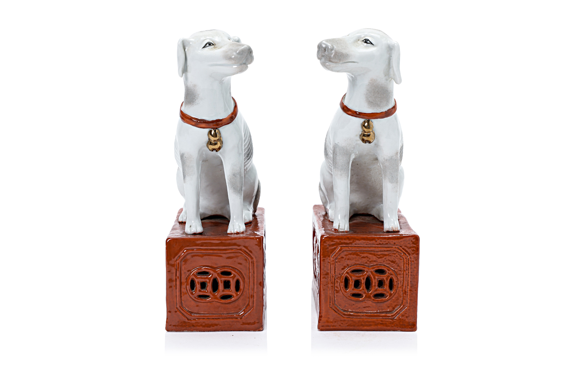 A PAIR OF CHINESE PORCELAIN MODELS OF DOGS - Image 2 of 4