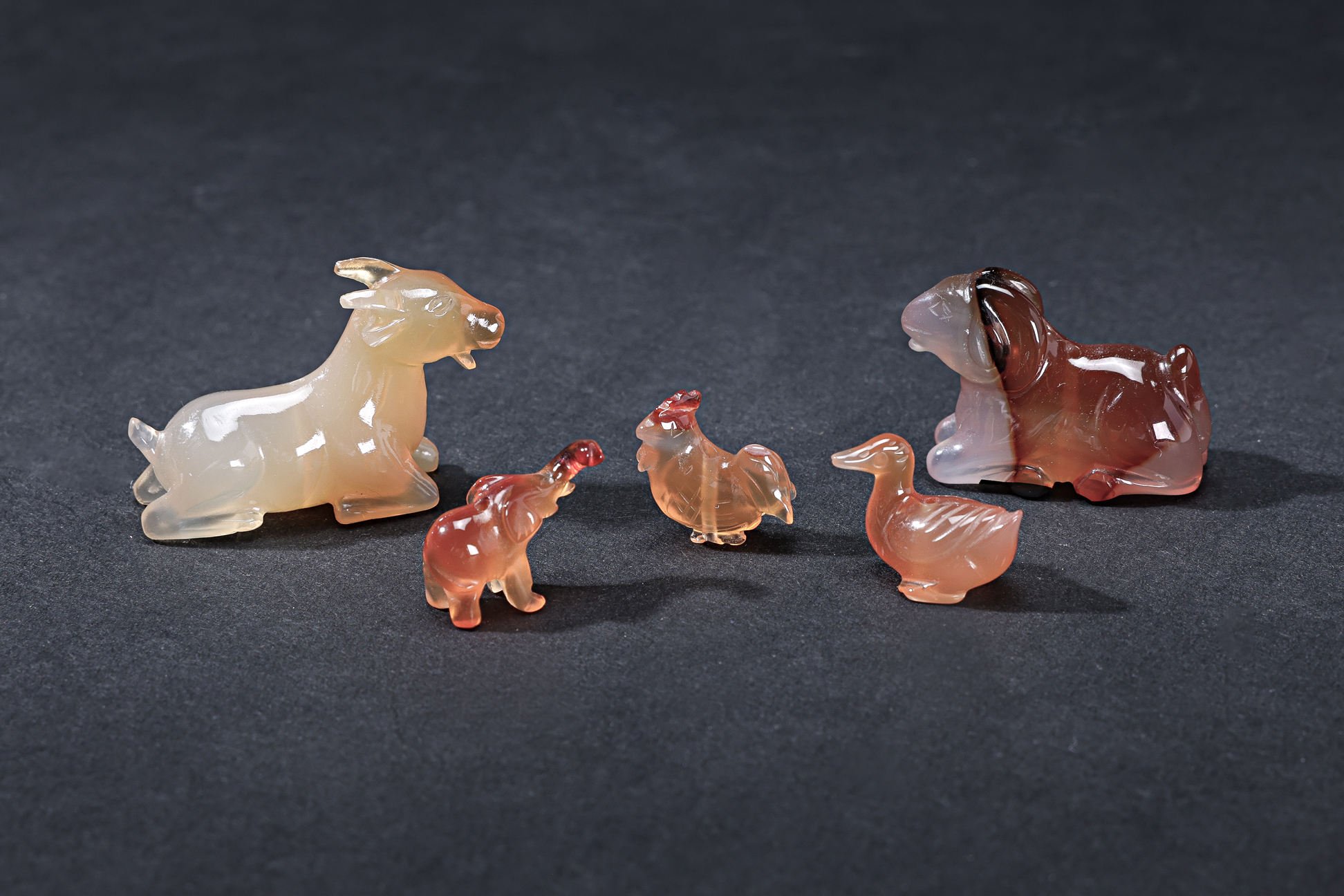 A GROUP OF MINIATURE CARVED HARDSTONE ZODIAC ANIMALS - Image 4 of 4