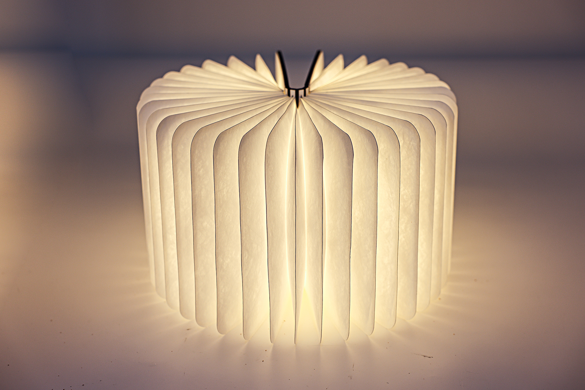 A LUMIO MULTI FUNCTIONAL PORTABLE BOOK FORM LAMP - Image 4 of 4