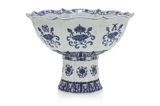 A VERY LARGE BLUE AND WHITE PORCELAIN PEDESTAL BOWL