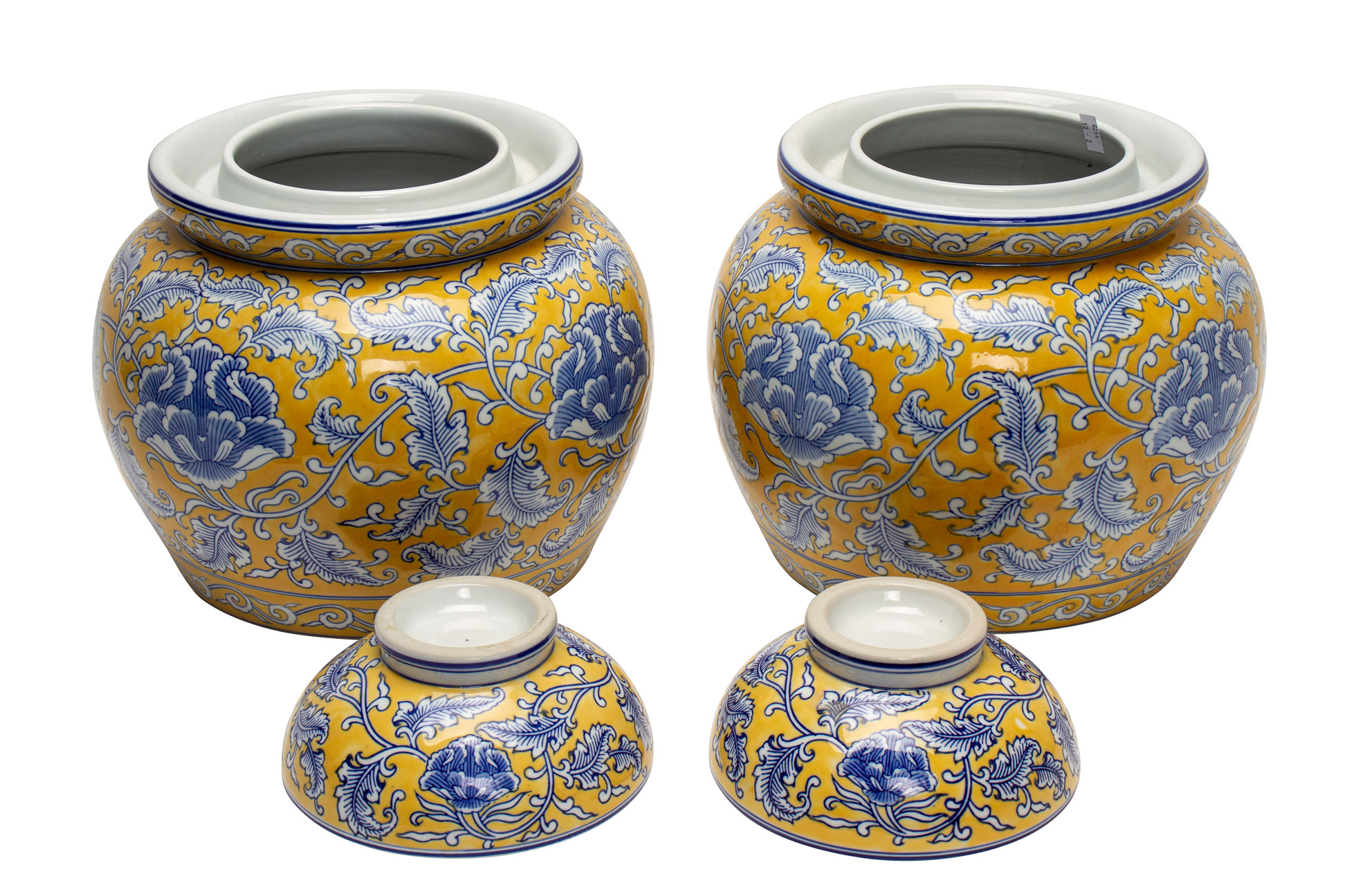 A PAIR OF LARGE YELLOW GROUND BLUE AND WHITE JARS AND COVERS - Image 2 of 2