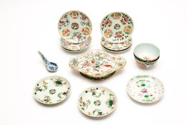 A GROUP OF FAMILLE ROSE PORCELAIN ITEMS