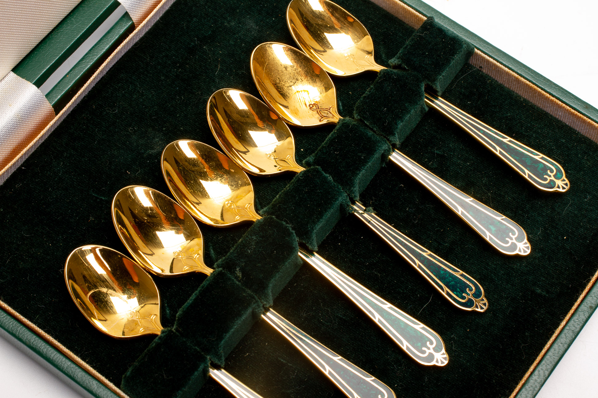 A SET OF TWELVE ENGLISH SILVER TEASPOONS - Image 3 of 4