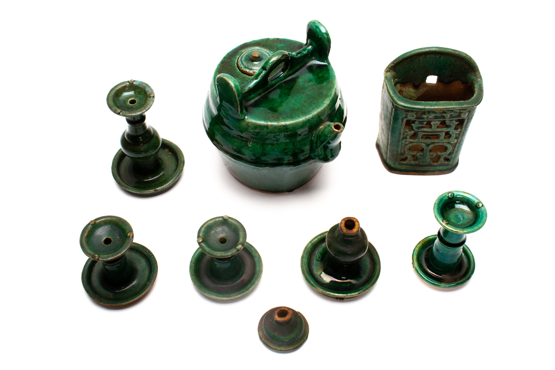 A GROUP OF CHINESE GREEN GLAZED POTTERY ITEMS