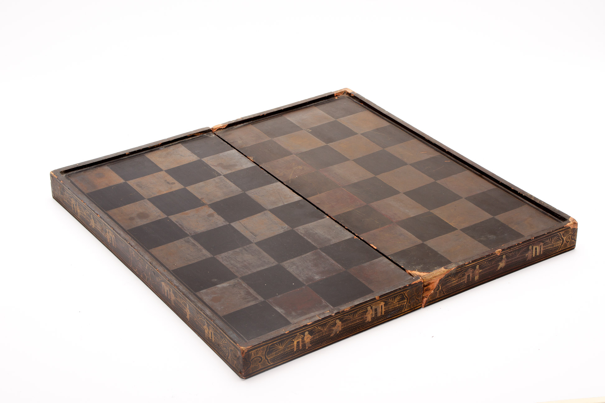 A CHINESE EXPORT BLACK LACQUER CHESS AND BACKGAMMON BOARD - Image 3 of 3