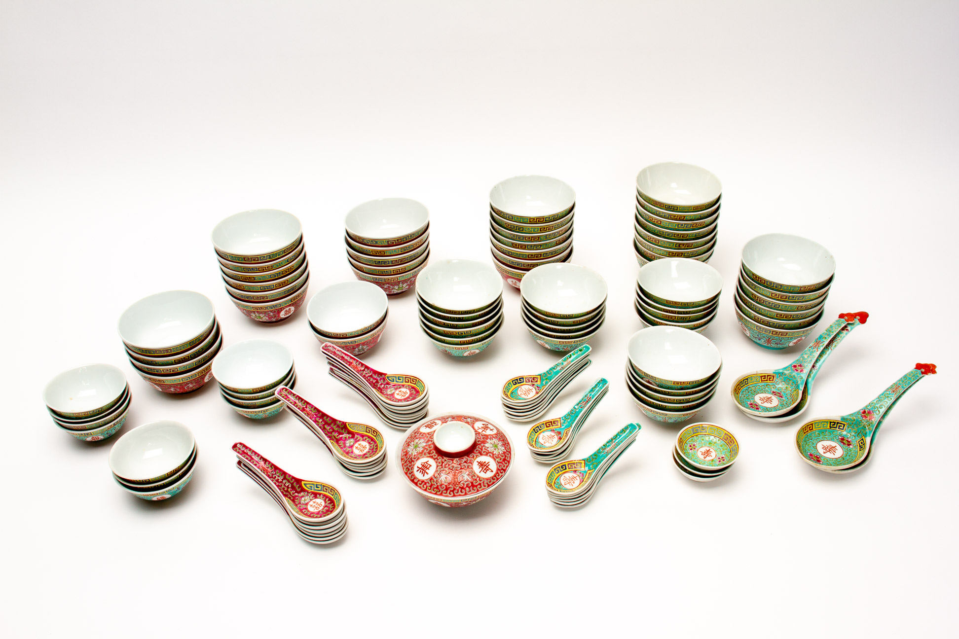A GROUP OF CHINESE TURQUOISE AND RUBY GROUND DINNER WARES