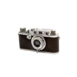 A VINTAGE LEICA CAMERA AND ACCESSORIES, IN LEATHER CASE