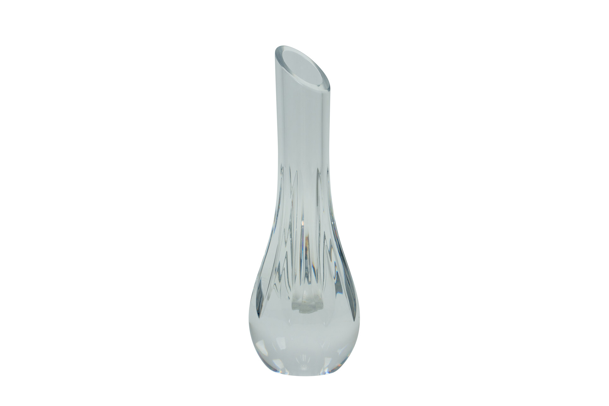 A BACCARAT CRYSTAL BUD VASE