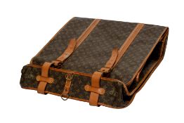 A VINTAGE LOUIS VUITTON MONOGRAM SUIT CARRIER