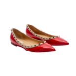 A PAIR OF VALENTINO PATENT ROCKSTUD BALLET FLATS EU 40