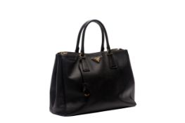 A PRADA BLACK SAFFIANO LEATHER HANDBAG