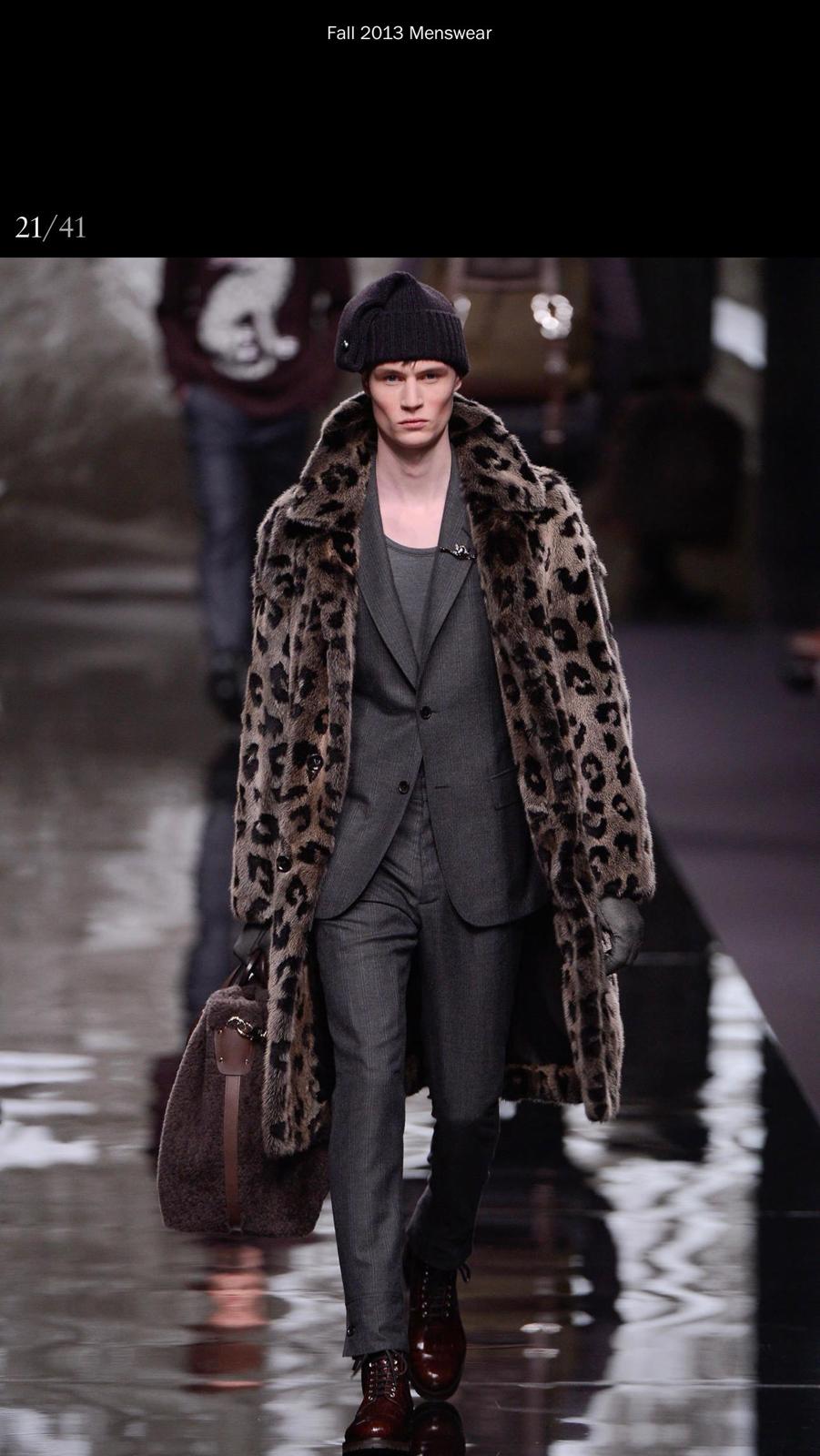 A LOUIS VUITTON SHEARLING TOTE -MENS FALL/WINTER 2013 RUNWAY - Image 7 of 11