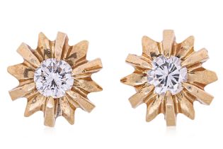 A PAIR OF DIAMOND STUD EARRINGS