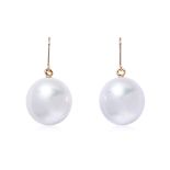 A PAIR OF OFF ROUND CULTURED SOUTH SEA PEARL DROP EARRINGS