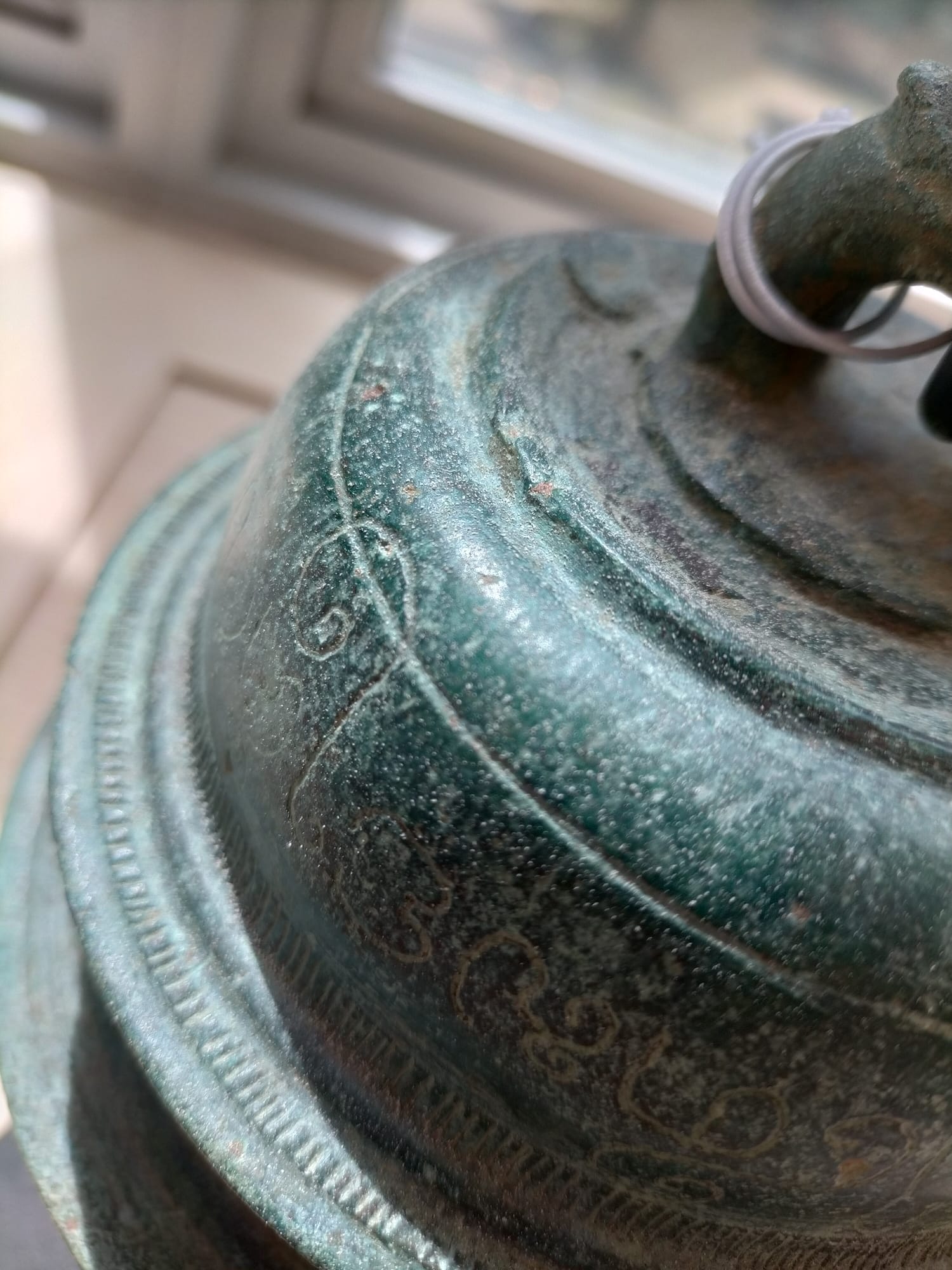 A KHMER TYPE BRONZE ELEPHANT BELL ON STAND - Image 6 of 8