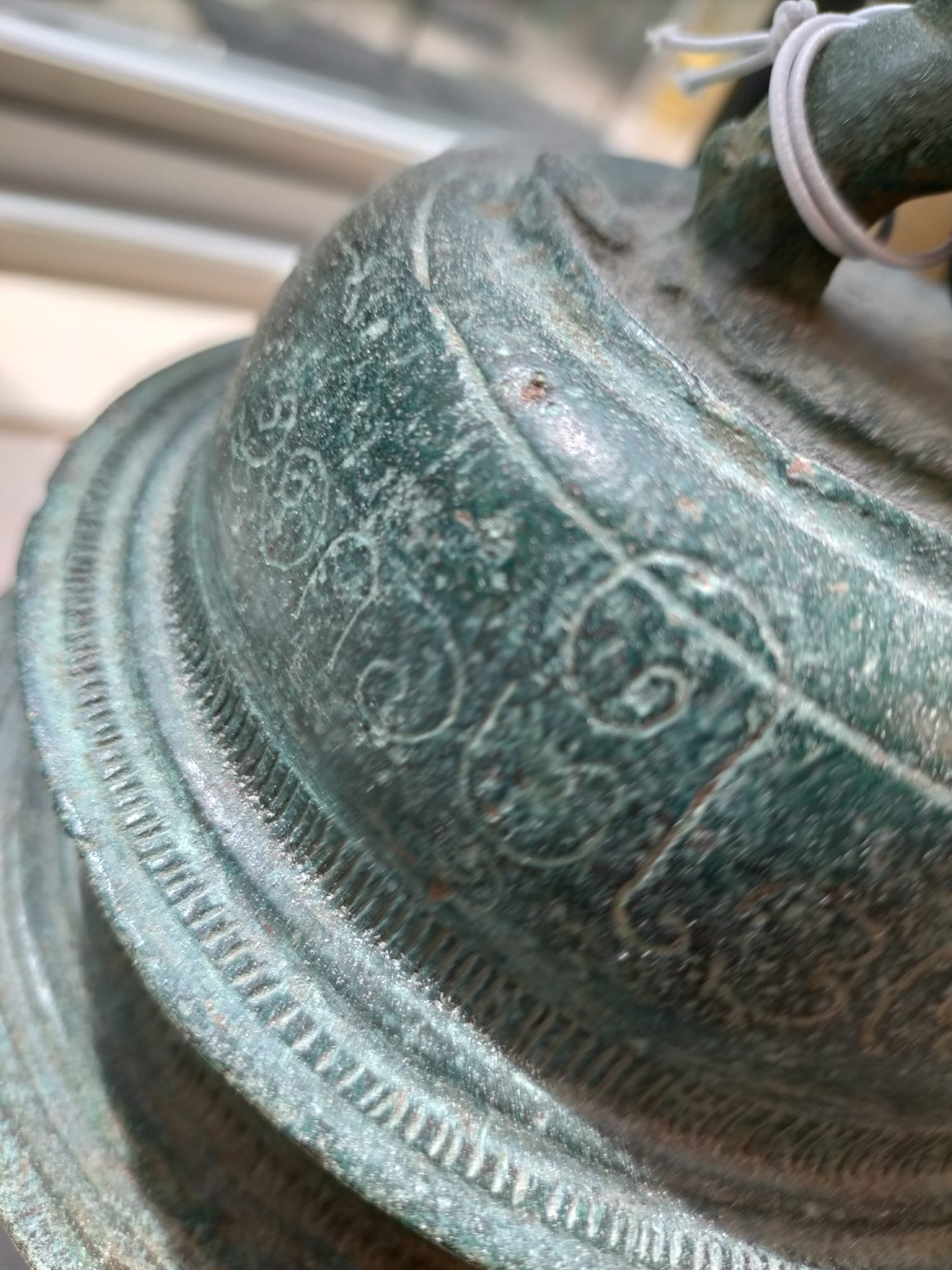 A KHMER TYPE BRONZE ELEPHANT BELL ON STAND - Image 4 of 8