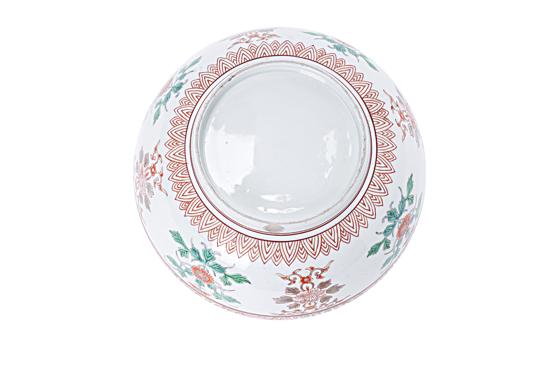 A LARGE CHINESE EXPORT PORCELAIN BOWL - Image 2 of 3