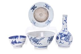 A GROUP OF CHINESE BLUE AND WHITE PORCELAIN ITEMS