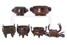 A GROUP OF MINIATURE METALWARE ITEMS