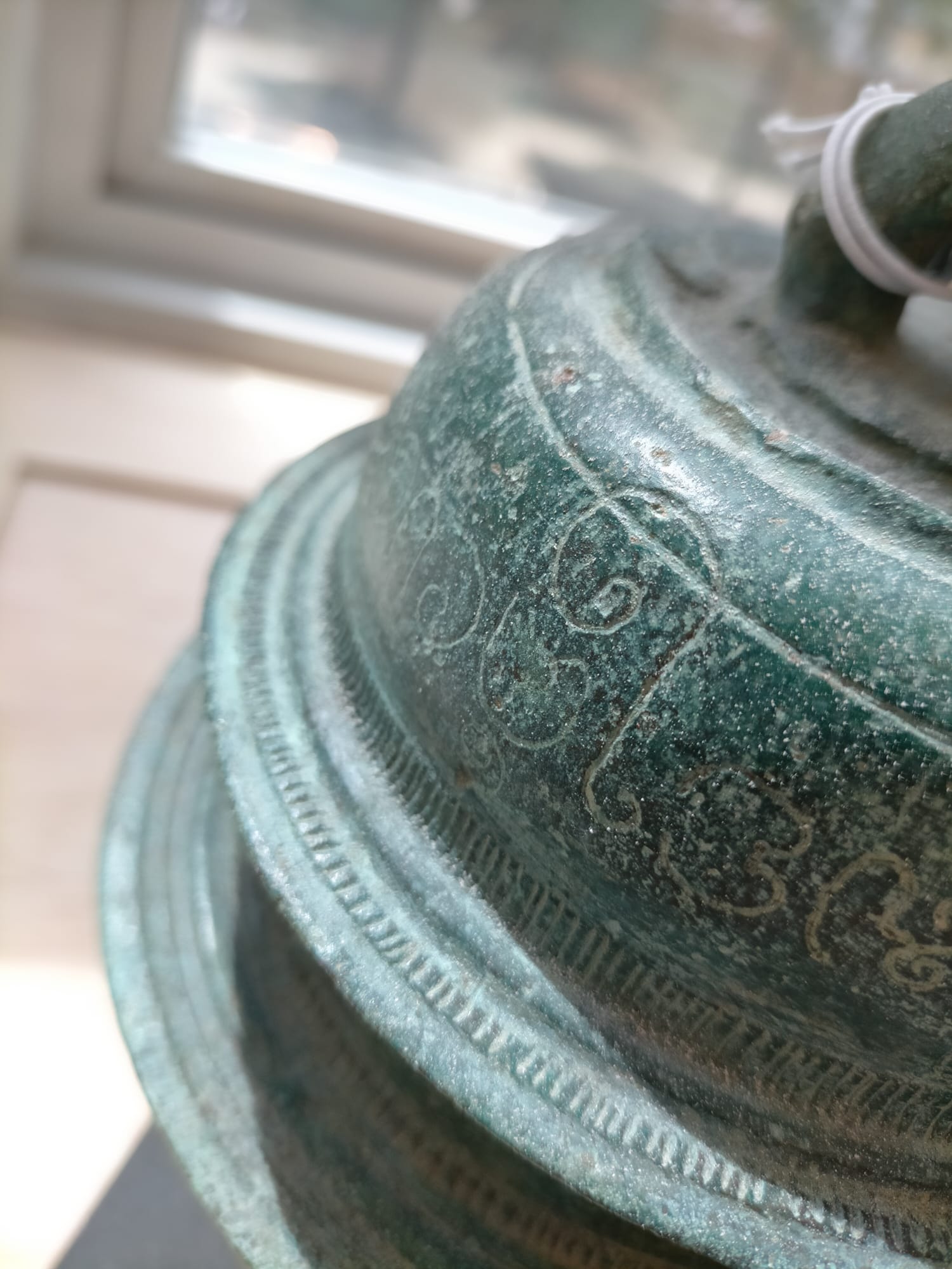 A KHMER TYPE BRONZE ELEPHANT BELL ON STAND - Image 7 of 8