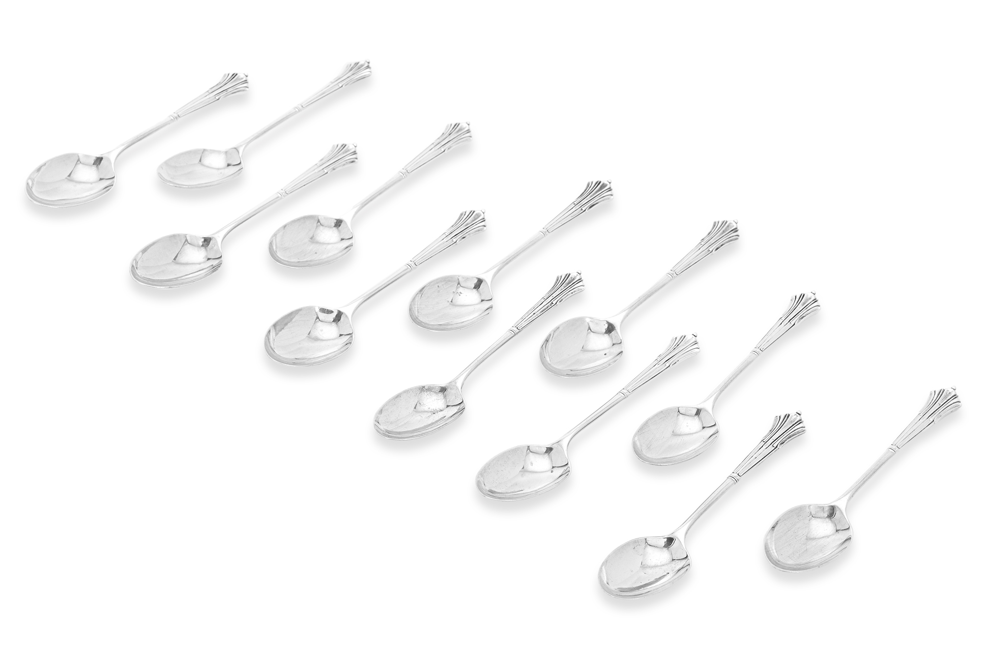 A SET OF 12 ENGLISH VICTORIAN SILVER TEA SPOONS