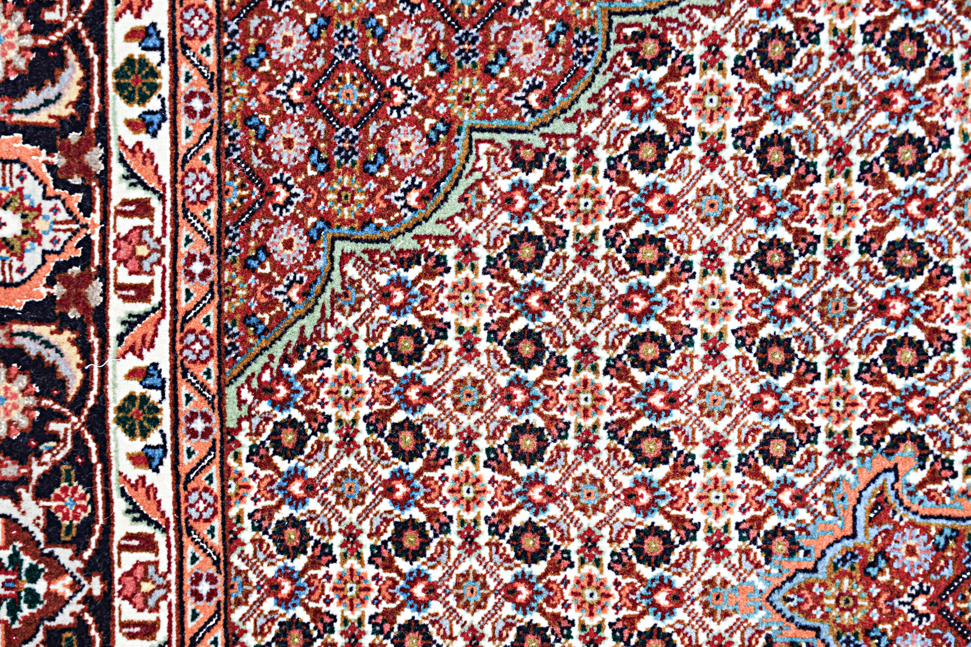 A PERSIAN RUG - Image 3 of 3