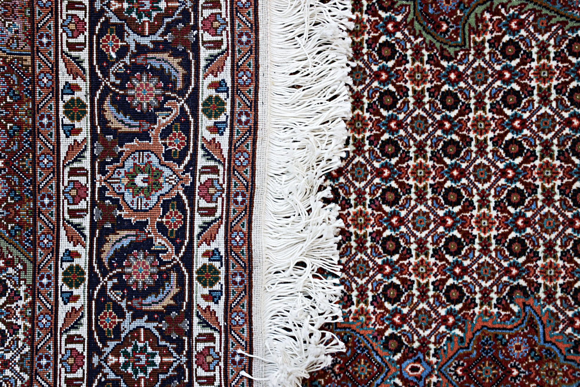 A PERSIAN RUG - Image 2 of 3